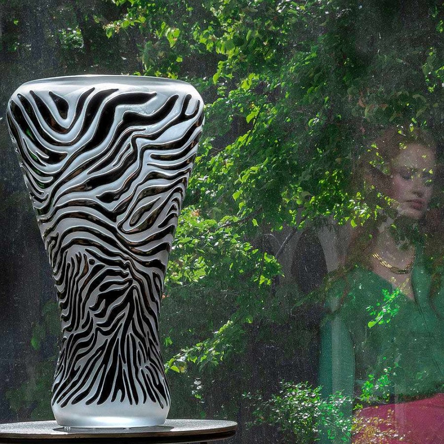 Lalique Manifestvaas, Zaha Hadid & Lalique, 2014 Fuchsiakleurig Kristal Vazen